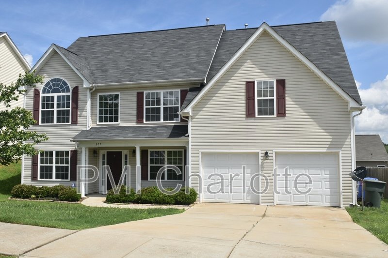 Lovely 4 bed/3 bath home in Curtis Pond community! property image