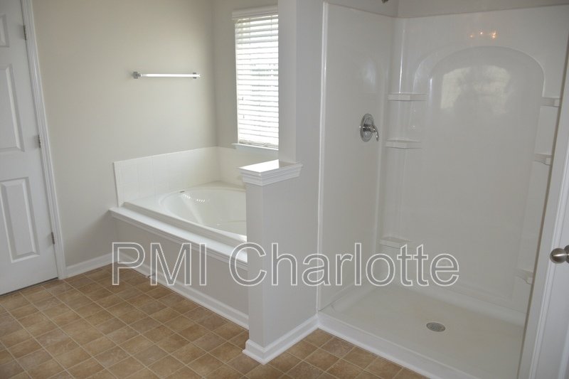 Lovely 4 bed/3 bath home in Curtis Pond community! property image