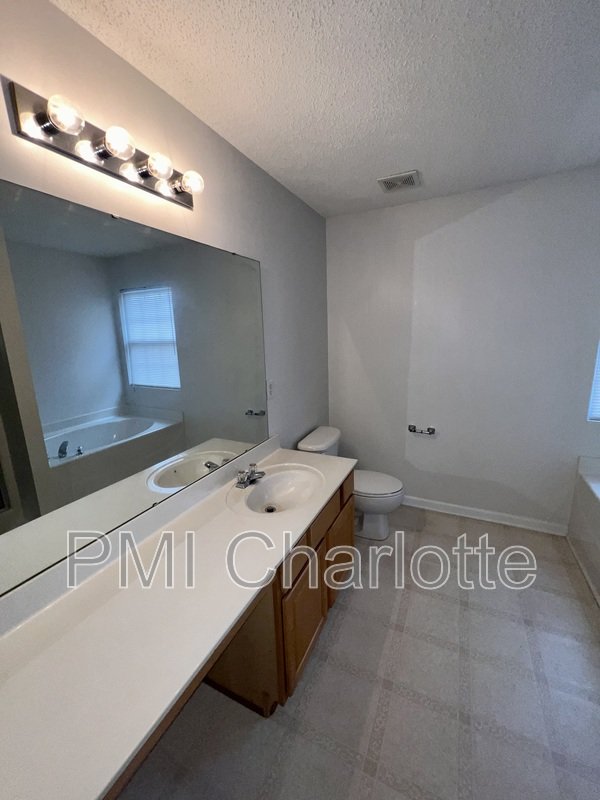 Large, 3 Bedroom Boulder Creek House for Rent property image