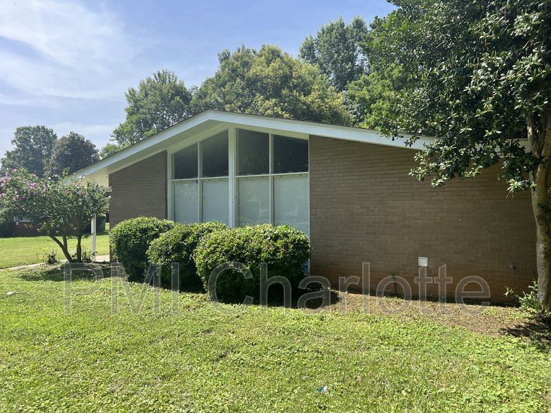 3 bed ranch near Plaza Midwood available property image