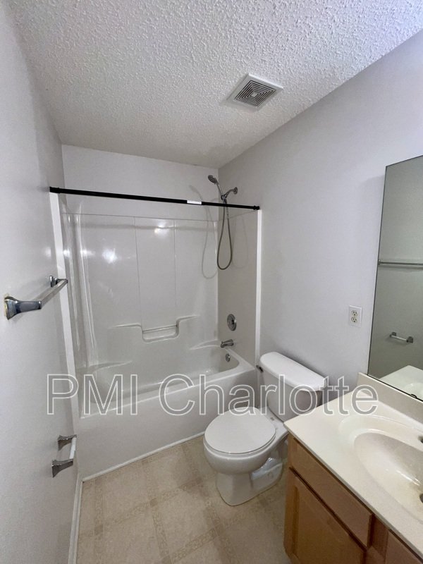 Large, 3 Bedroom Boulder Creek House for Rent property image