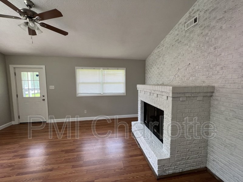 3 bed ranch near Plaza Midwood available property image