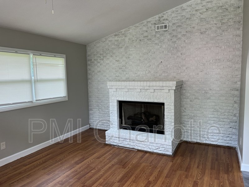 3 bed ranch near Plaza Midwood available property image