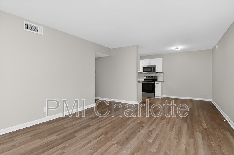 831 Mcalway Rd Apt 8 property image