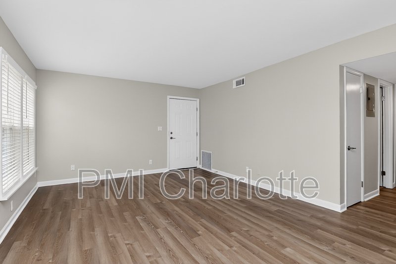 831 Mcalway Rd Apt 8 property image