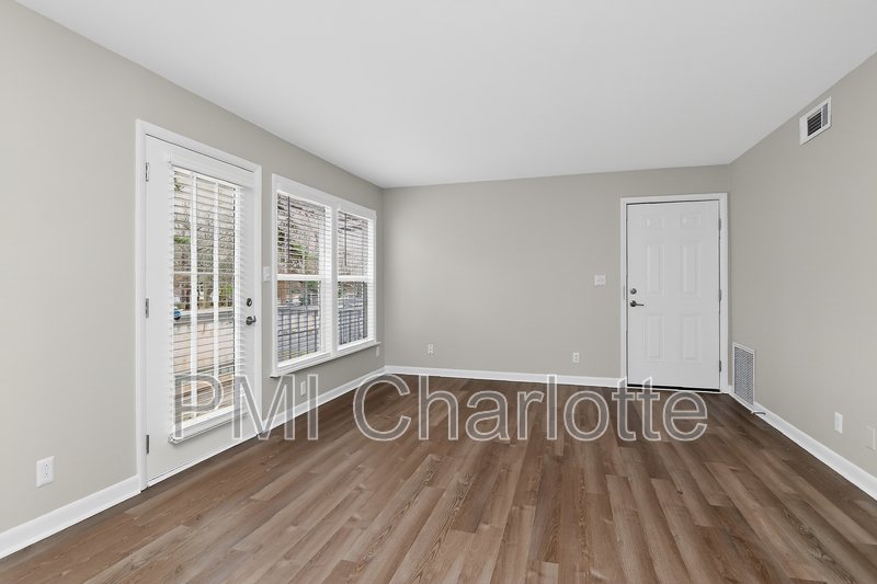 831 Mcalway Rd Apt 8 property image