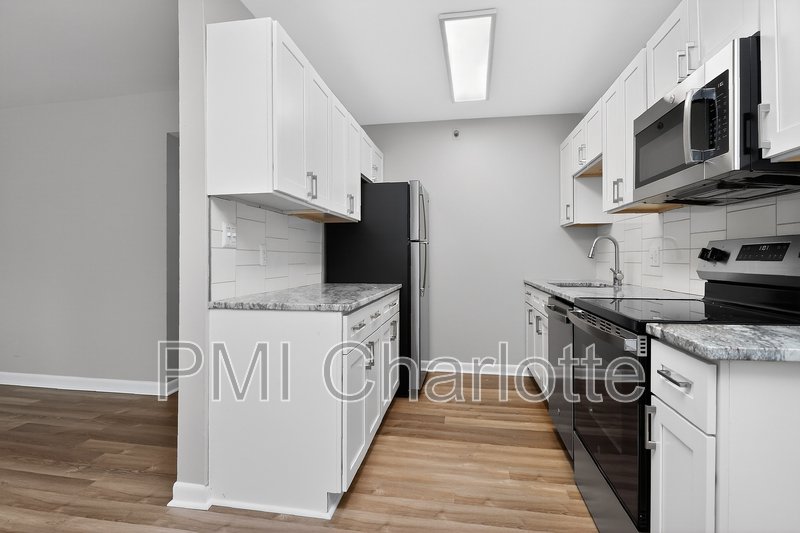 831 Mcalway Rd Apt 8 property image