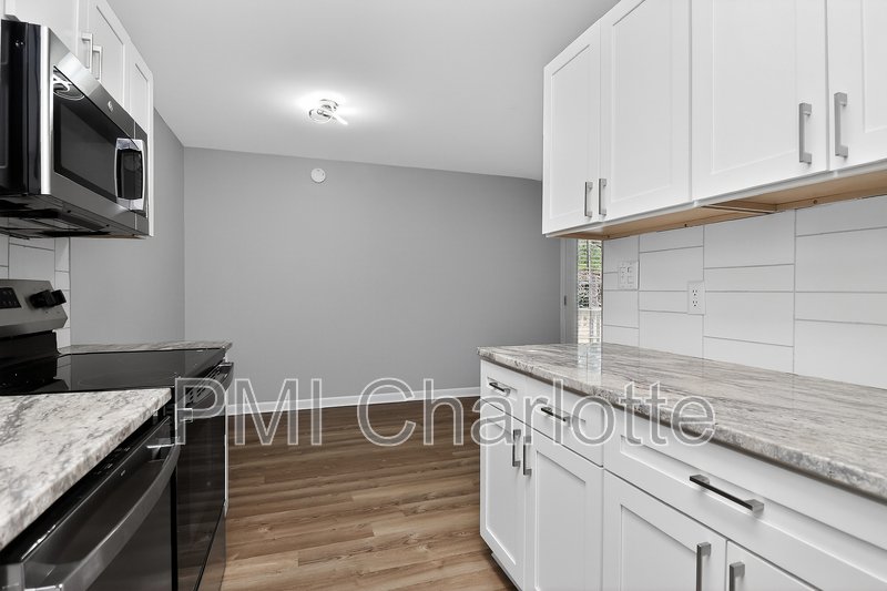 831 Mcalway Rd Apt 8 property image