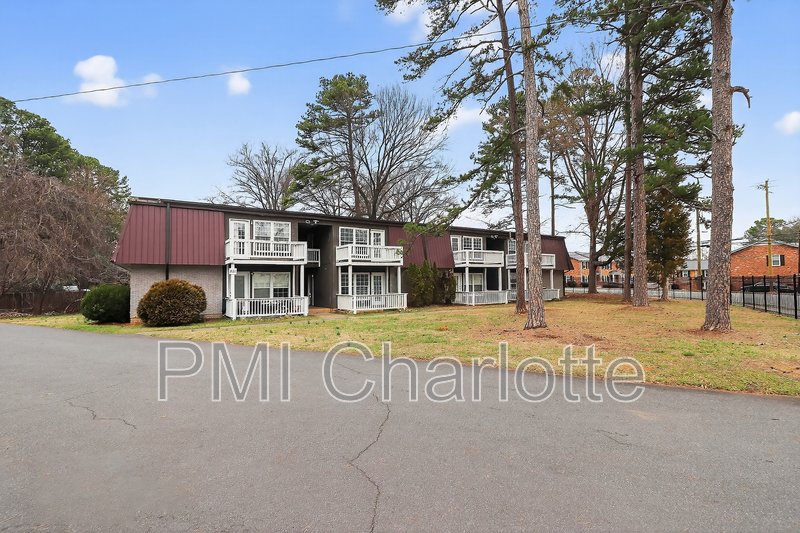 831 Mcalway Rd Apt 8 property image