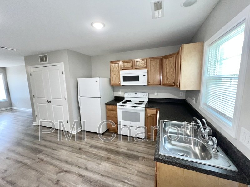 729 Fisher Ferry St Apt E property image