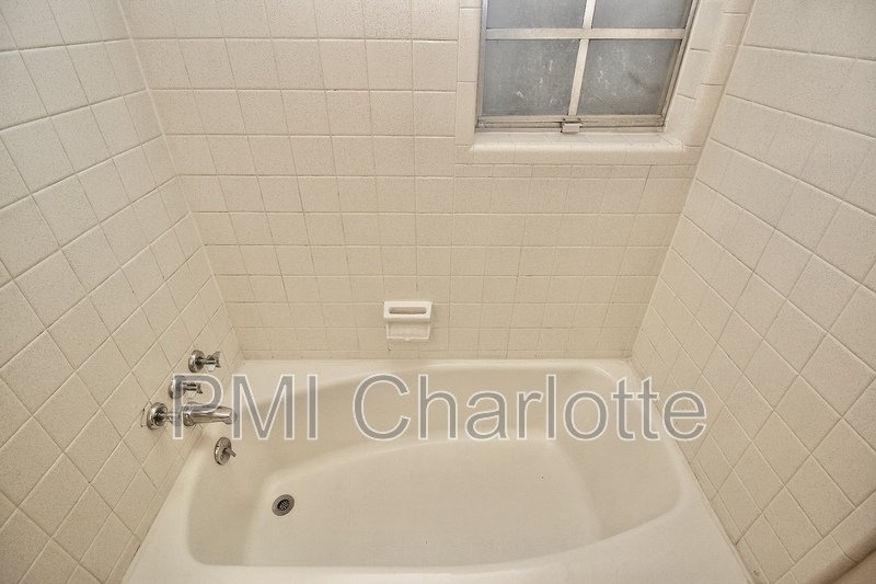 Charming Cotswold Condo Available property image