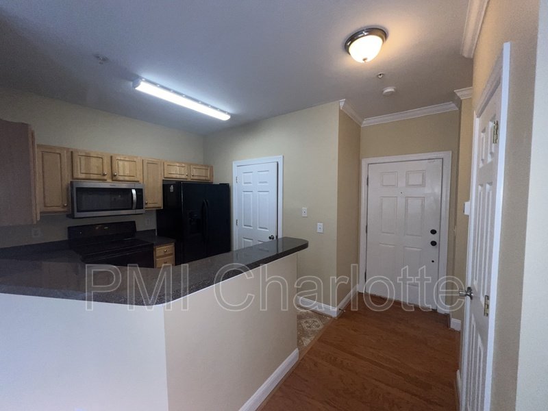 Walnut Creek Penthouse Condo Available property image