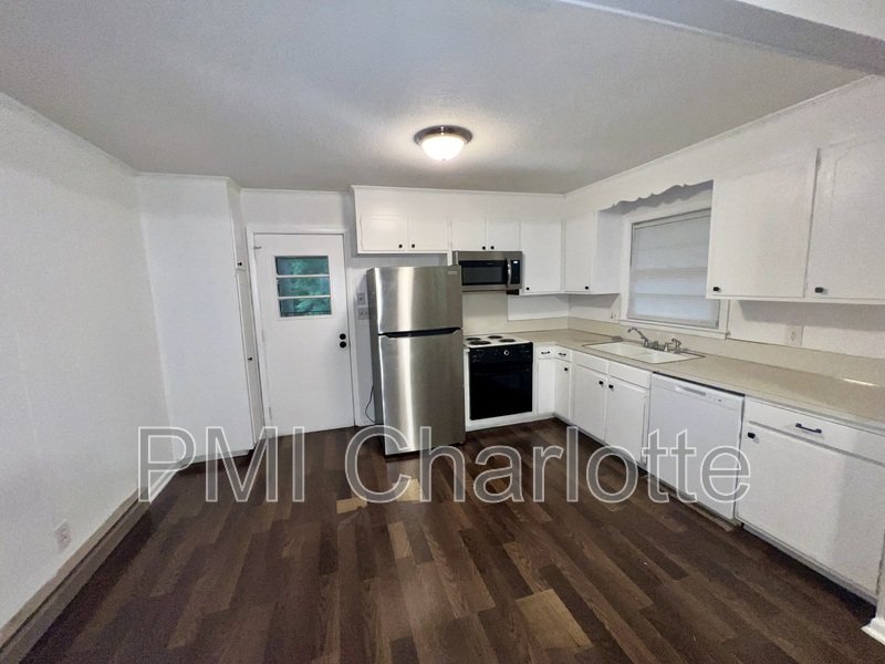 Spacious Ranch with Walkout Basement Available for Rent property image