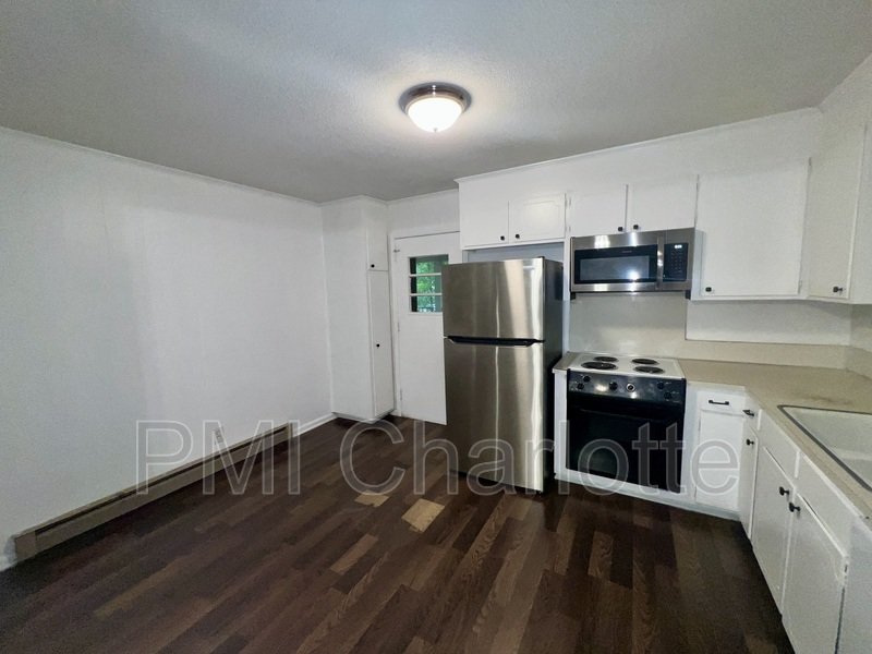 Spacious Ranch with Walkout Basement Available for Rent property image