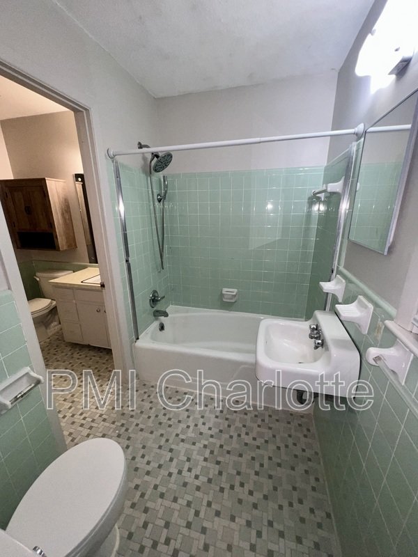 Spacious Ranch with Walkout Basement Available for Rent property image