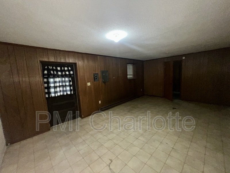 Spacious Ranch with Walkout Basement Available for Rent property image