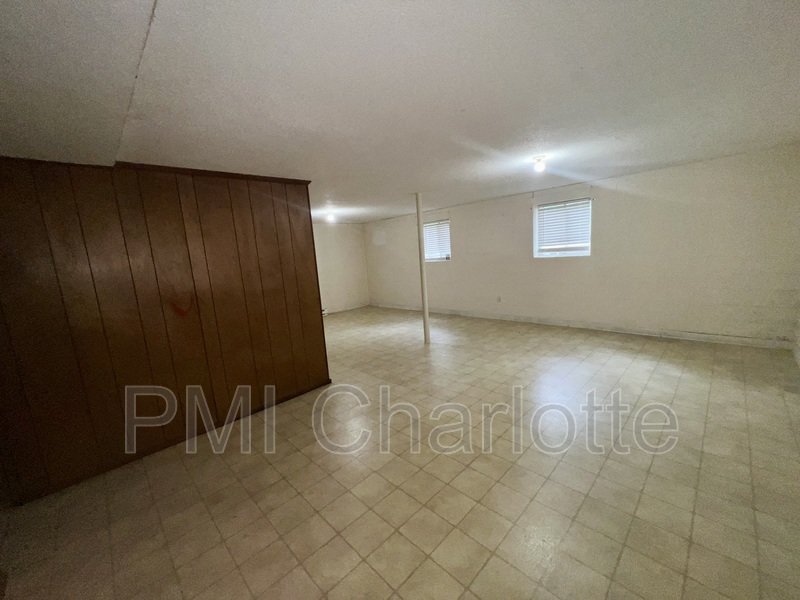 Spacious Ranch with Walkout Basement Available for Rent property image