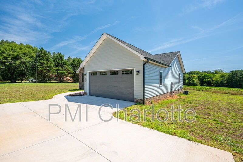Practically New Shelby Ranch Available for Rent property image