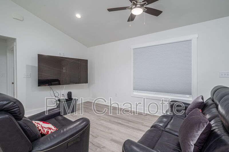 Practically New Shelby Ranch Available for Rent property image