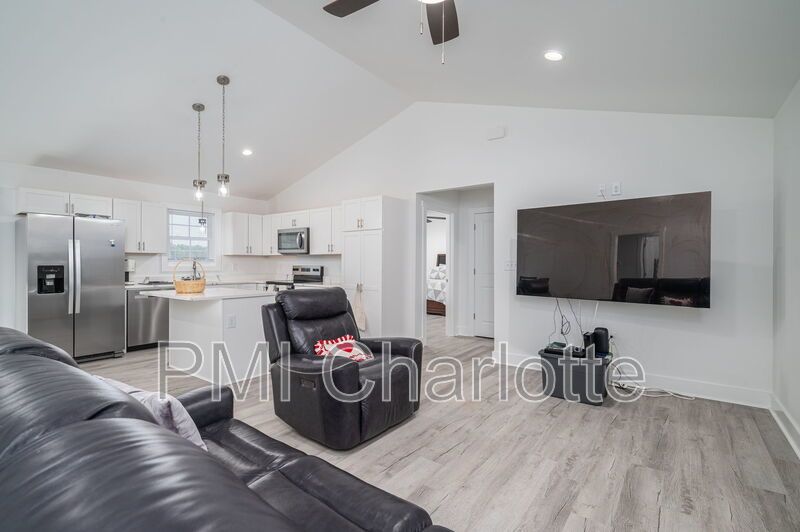 Practically New Shelby Ranch Available for Rent property image