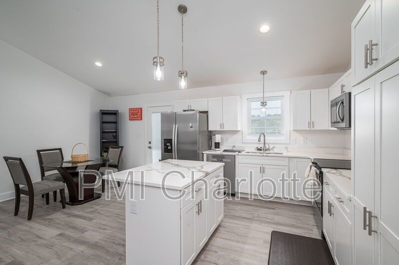 Practically New Shelby Ranch Available for Rent property image