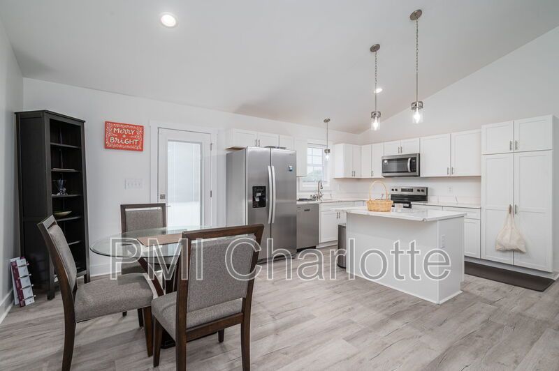 Practically New Shelby Ranch Available for Rent property image