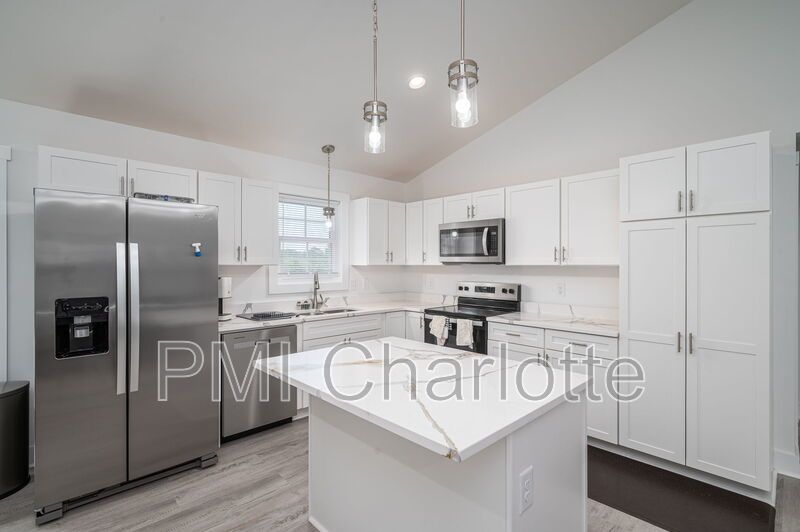 Practically New Shelby Ranch Available for Rent property image