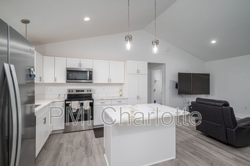 Practically New Shelby Ranch Available for Rent property image