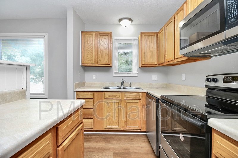 Large, 3 Bedroom Concord Quad Unit Available property image
