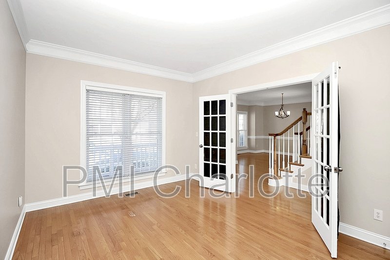 5 Bed MacAulay Home Available for Rent property image