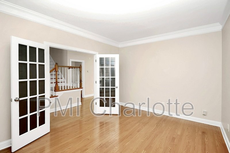 5 Bed MacAulay Home Available for Rent property image
