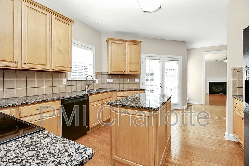 5 Bed MacAulay Home Available for Rent property image