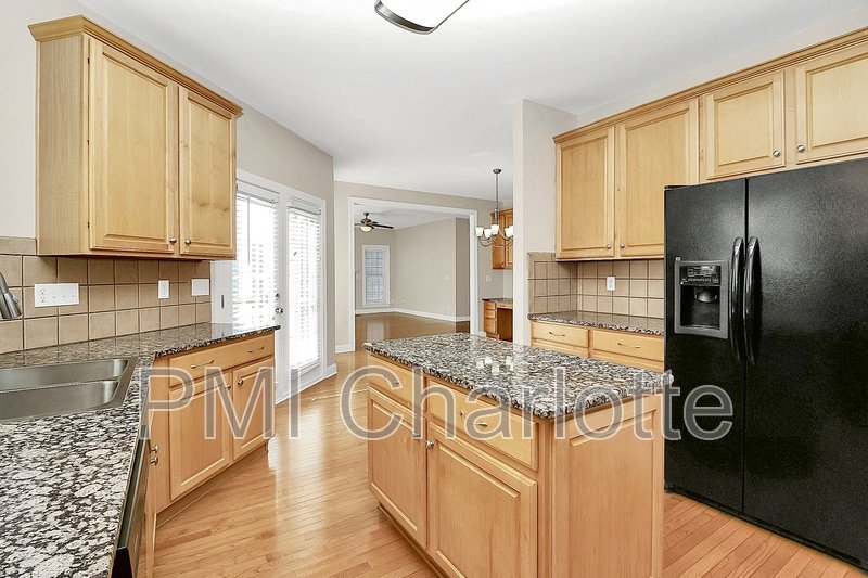 5 Bed MacAulay Home Available for Rent property image