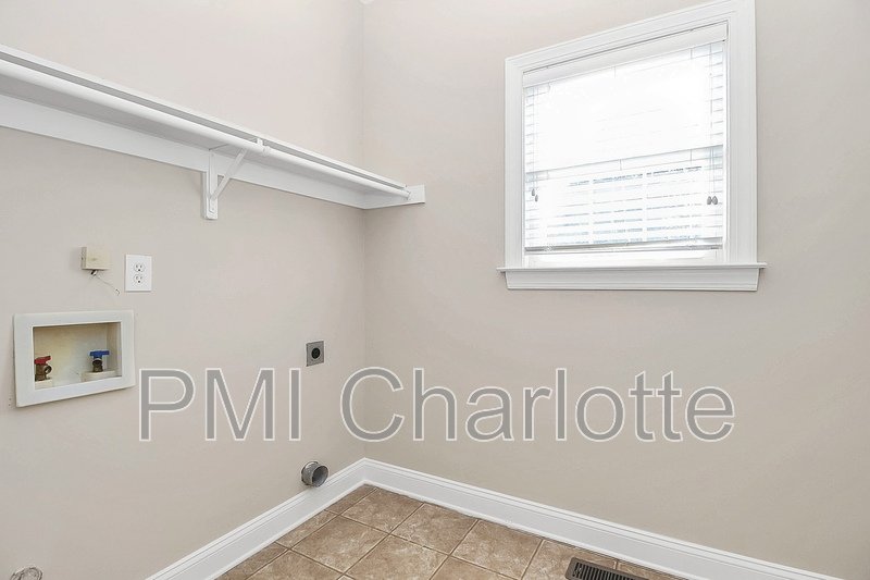 5 Bed MacAulay Home Available for Rent property image