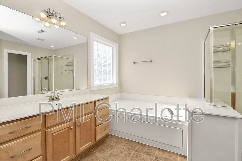 5 Bed MacAulay Home Available for Rent property image