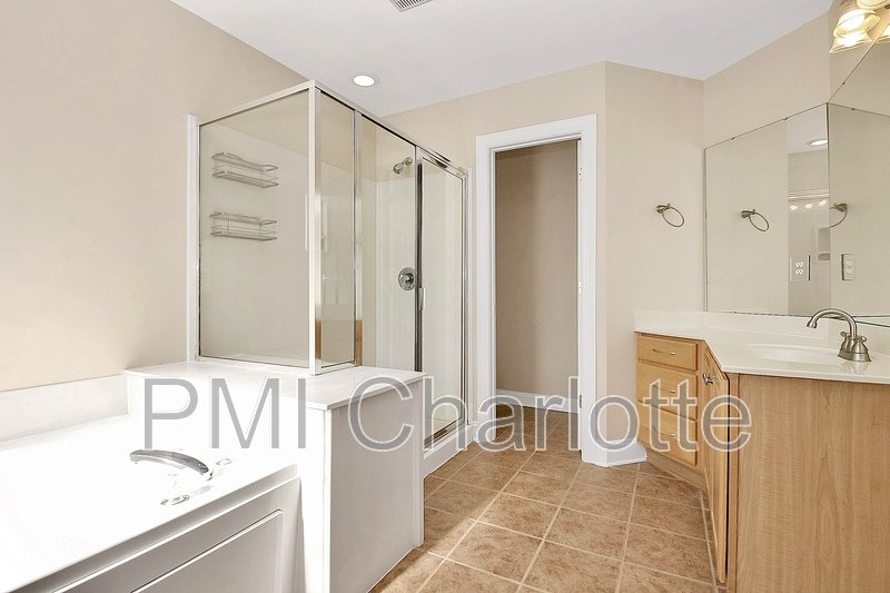 5 Bed MacAulay Home Available for Rent property image