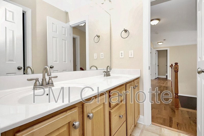 5 Bed MacAulay Home Available for Rent property image