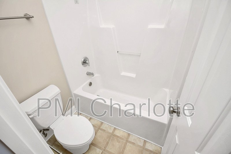 5 Bed MacAulay Home Available for Rent property image