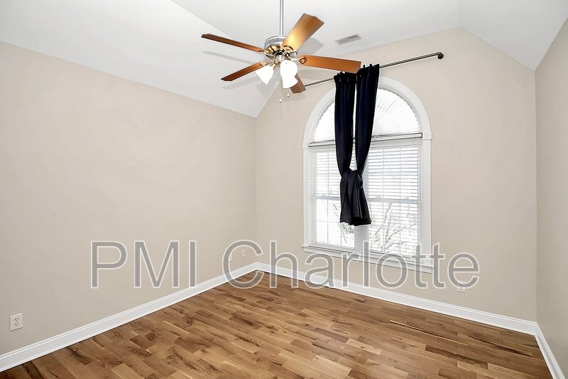 5 Bed MacAulay Home Available for Rent property image