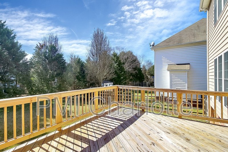 5 Bed MacAulay Home Available for Rent property image