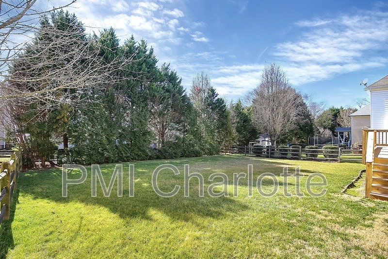 5 Bed MacAulay Home Available for Rent property image