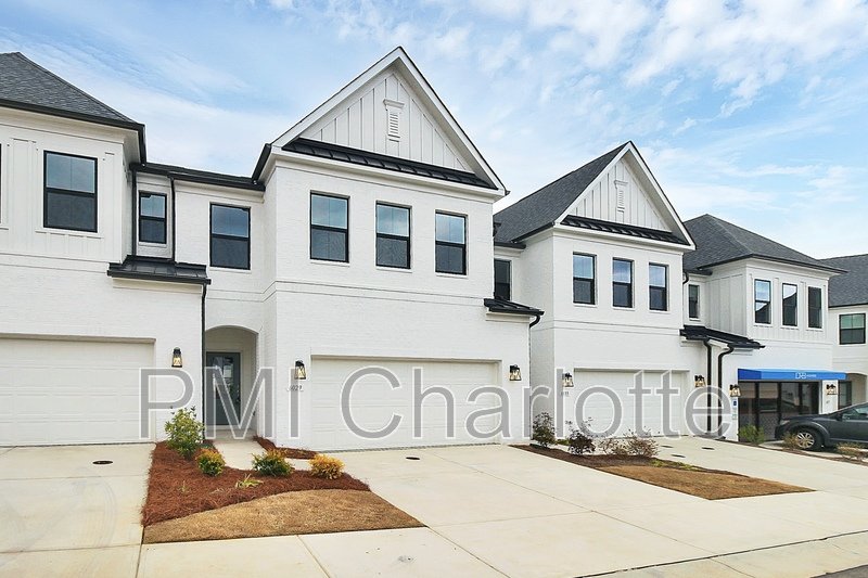 Luxurious Myers Park Area Townhome Available! property image