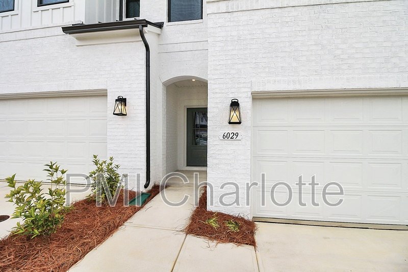 Luxurious Myers Park Area Townhome Available! property image