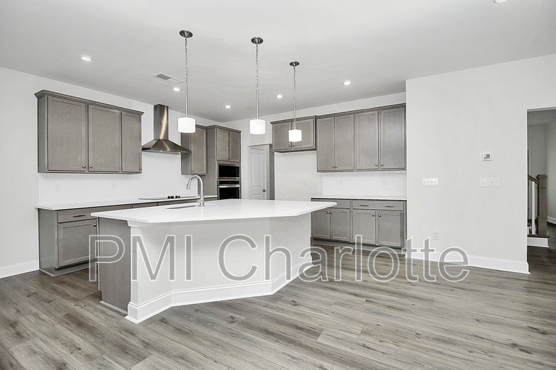 Luxurious Myers Park Area Townhome Available! property image