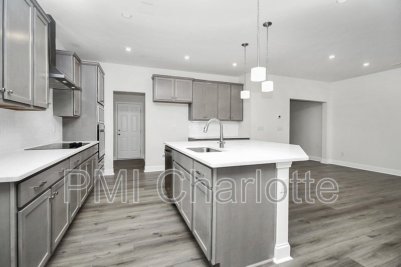 Luxurious Myers Park Area Townhome Available! property image