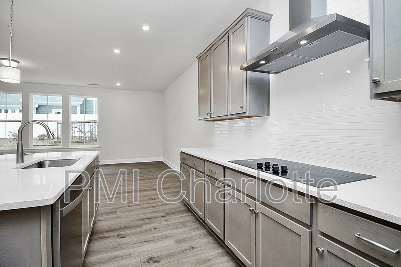 Luxurious Myers Park Area Townhome Available! property image