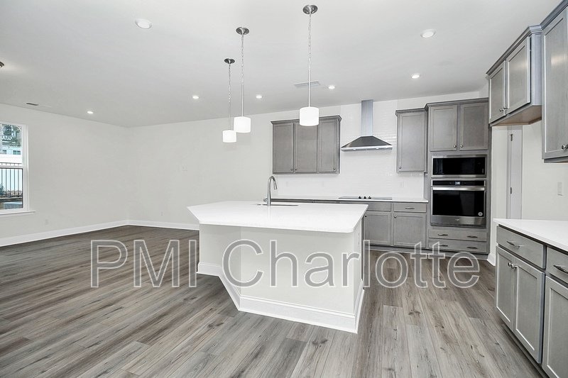 Luxurious Myers Park Area Townhome Available! property image