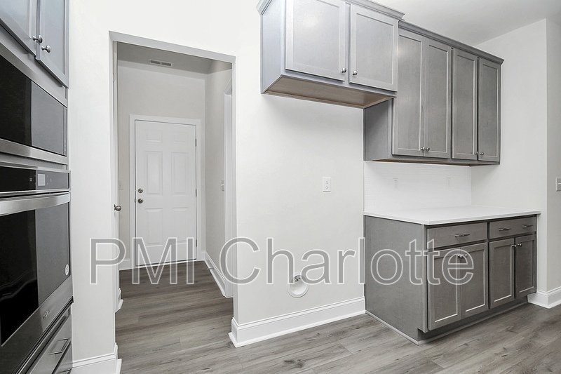 Luxurious Myers Park Area Townhome Available! property image