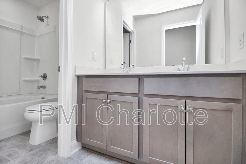 Luxurious Myers Park Area Townhome Available! property image