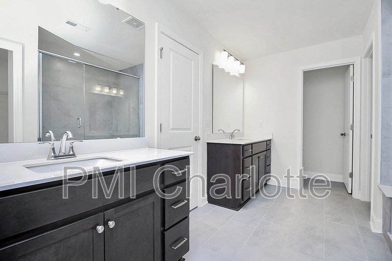Luxurious Myers Park Area Townhome Available! property image